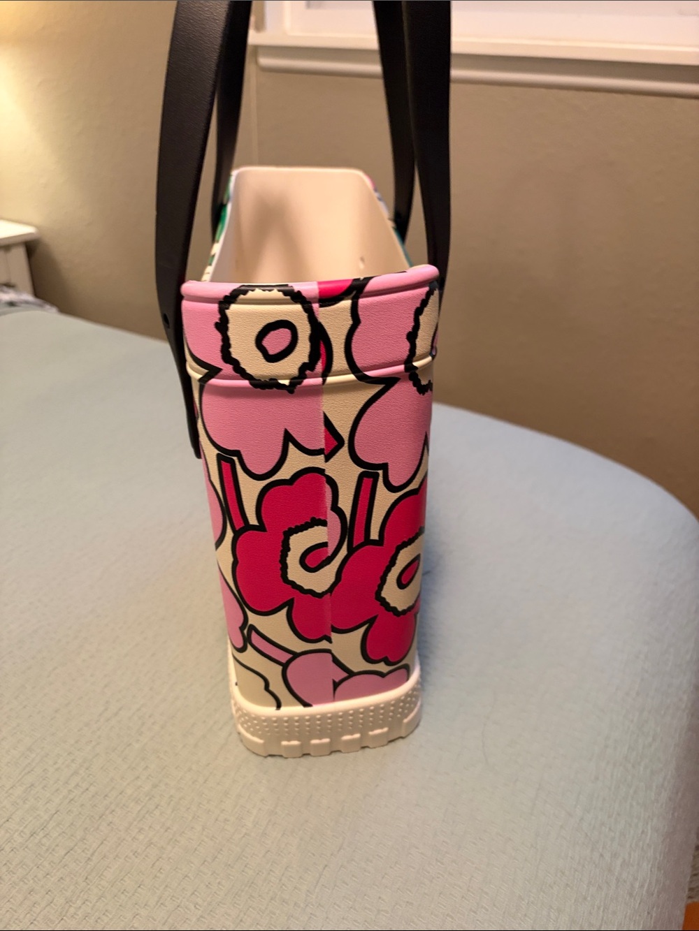 Marimekko x Crocs Unikko Floral Print Tote Bag in Pink, Green & White - Picture 3 of 8